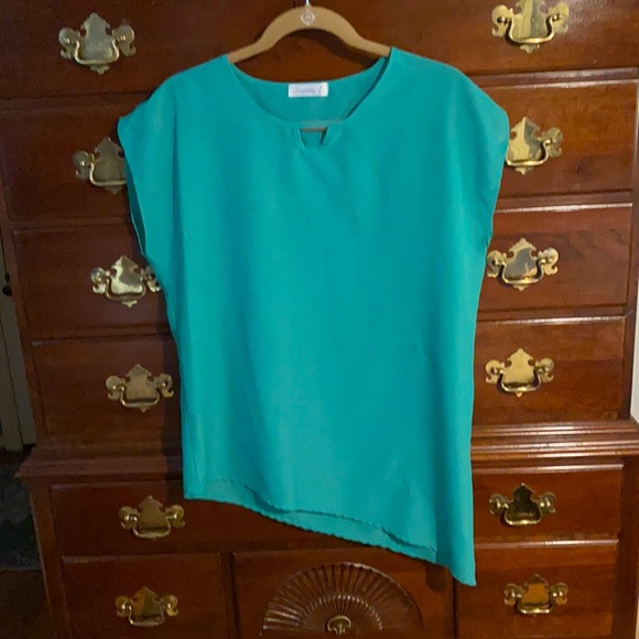 Tops - Bottle green round neck pullover size lg $15.00